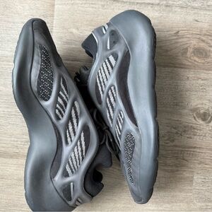 Adidas Yeezy 700 v3 dark glow